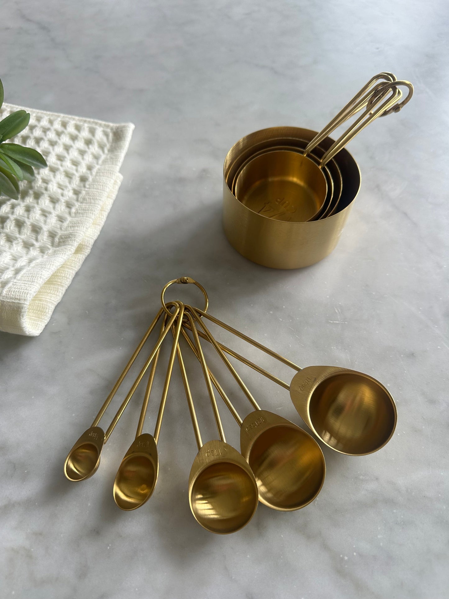 Suna Gold Measuring Cups & Spoons