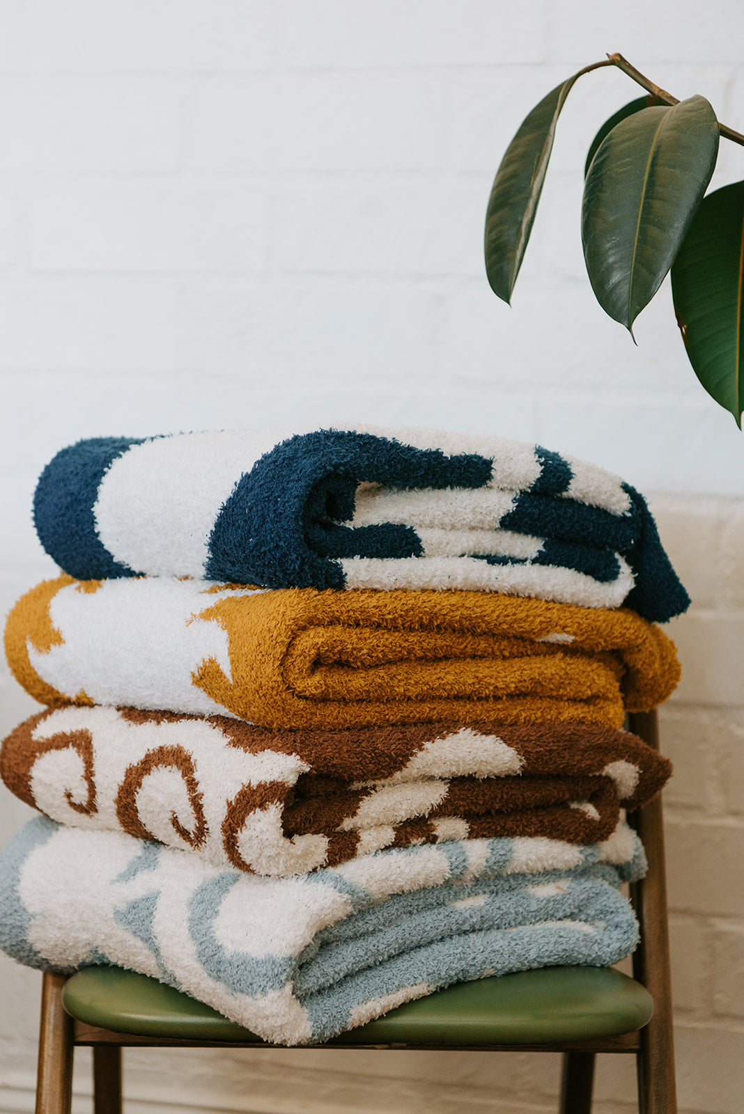 Pacific Blue Paradise Plush Throw