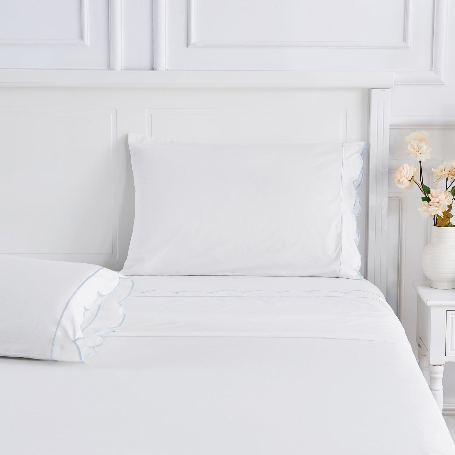 Scallop Frame Embroidered Cotton Sheet Set