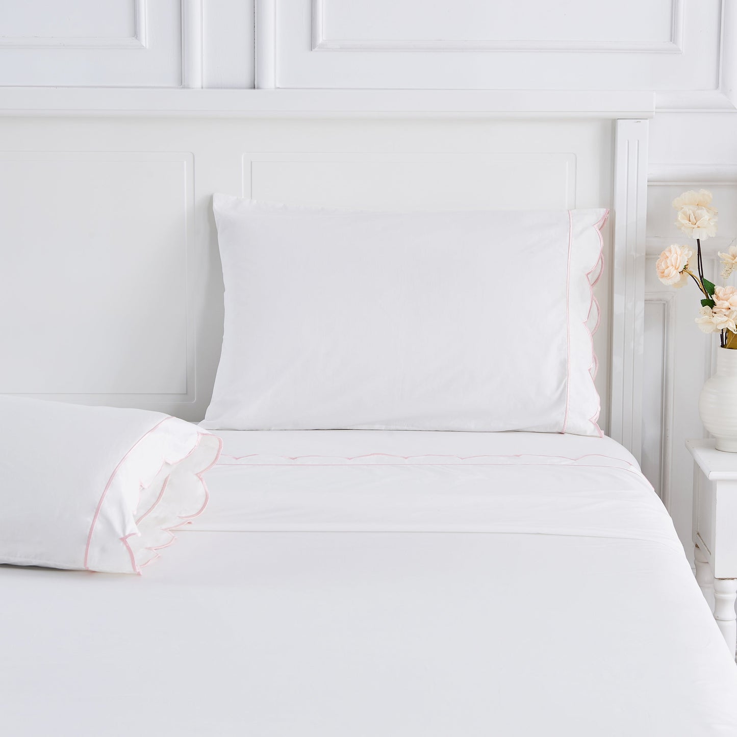Scallop Frame Embroidered Cotton Sheet Set