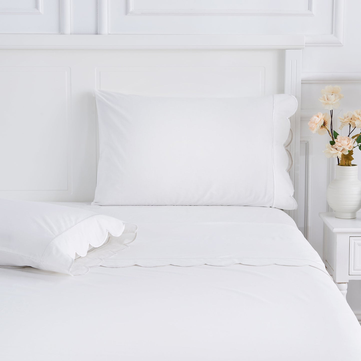 Scallop Frame Embroidered Cotton Sheet Set
